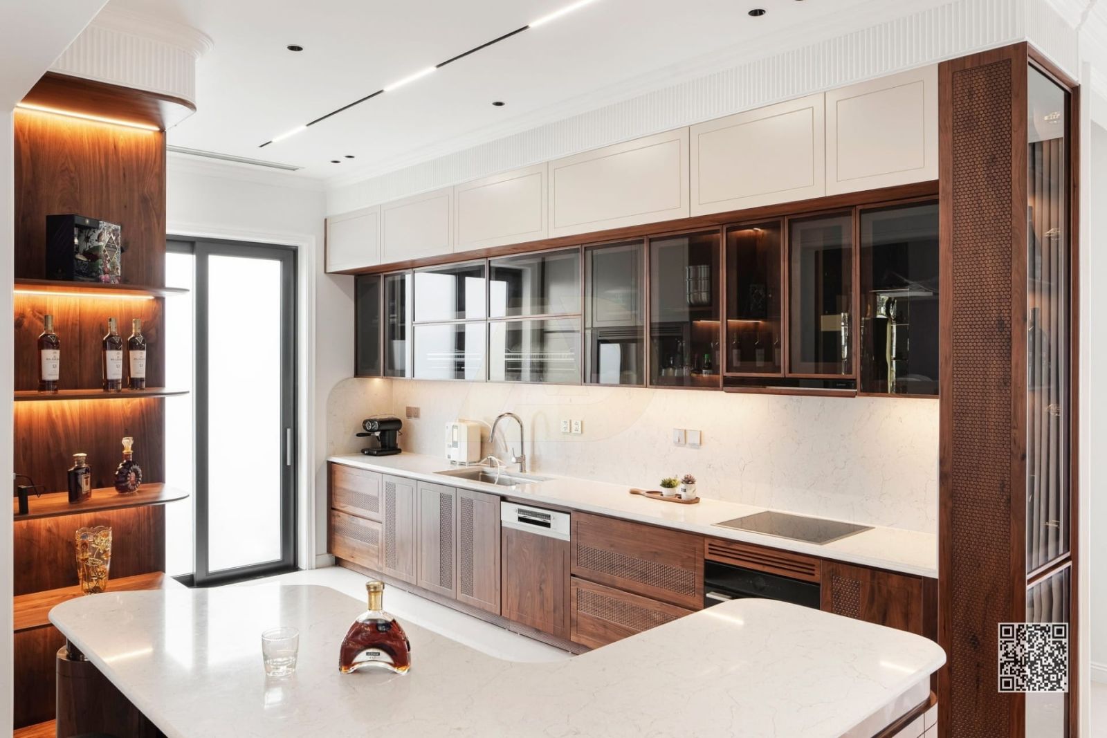 TỦ BẾP GỖ ÓC CHÓ ĐẸP NÂNG TẦM - HH23